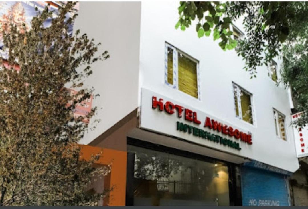 Hotel Awesome International New Delhi Exteriör bild