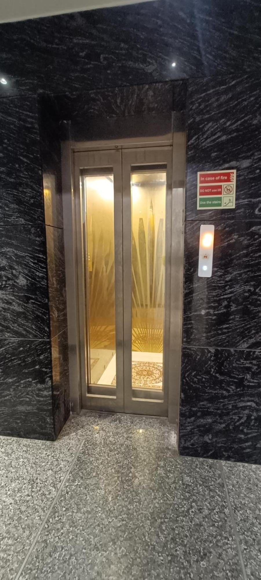 Hotel Awesome International New Delhi Exteriör bild